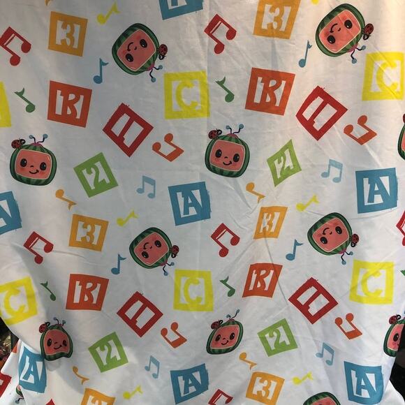 CoComelon Toddler Bedding Set – Reversible Comforter & Sheets - Picture 16 of 16